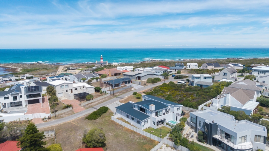 6 Bedroom Property for Sale in Agulhas Western Cape